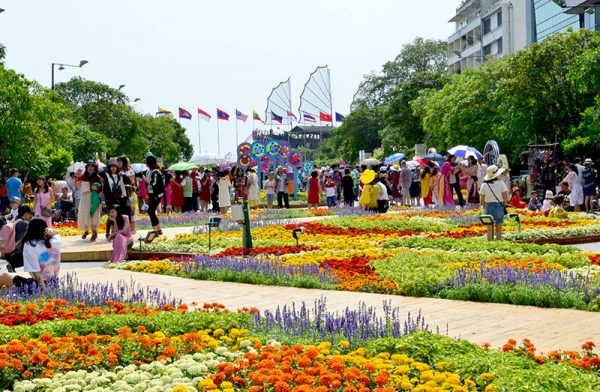 Nguyen Hue walking street must-see places in Saigon